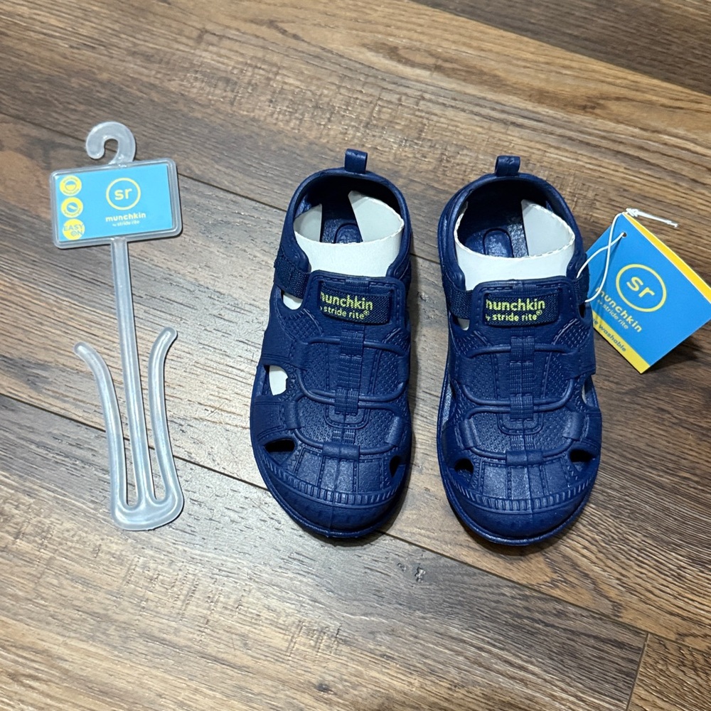 Munchkin by Stride Rite Navy Toddler Sandals size 10M
Laguna MK001705H